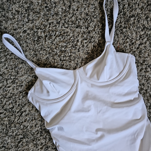 New white skims swimsuit - Picture 5 of 7